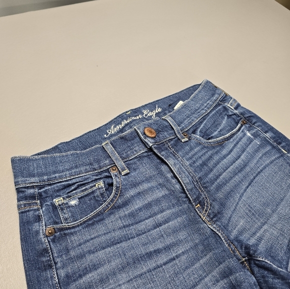 AEO stretch lightly distressed blue denim jean shorts women's size 4 - Picture 9 of 10